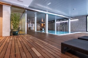 Salas de tratamiento para parejas, sauna y tina de hidromasaje 