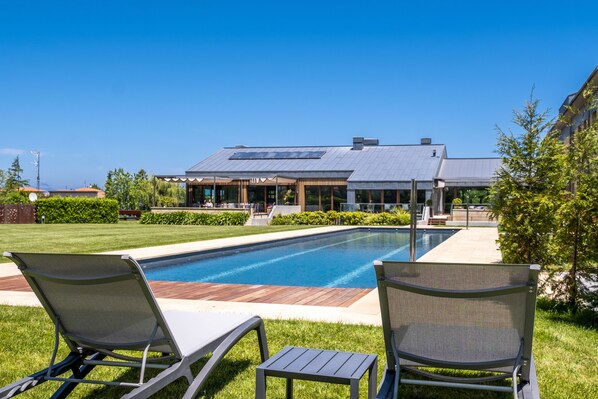 Outdoor pool, pool loungers