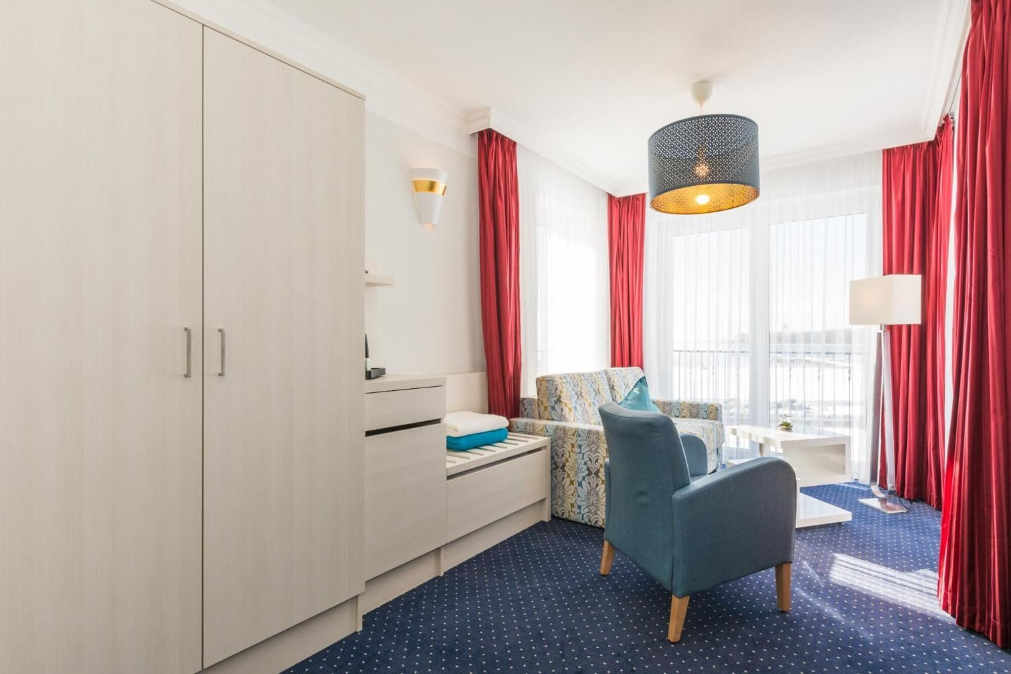 32-inch flat-screen tv with cable channels, tv