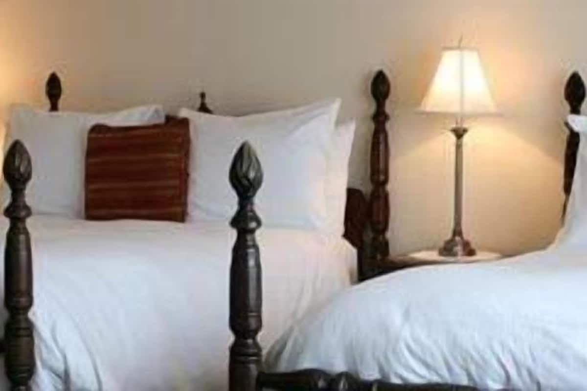 Country View Double/Double (up to 4 pers, rate for 2 pers) - Free Wireless Internet | Down comforters, pillowtop beds, individually decorated