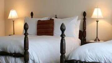 Country View Double/Double (up to 4 pers, rate for 2 pers) - Free Wireless Internet | Down duvets, pillow-top beds, individually decorated