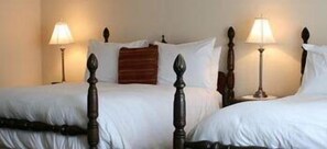Country View Double/Double (up to 4 pers, rate for 2 pers) - Free Wireless Internet | Down comforters, pillowtop beds, individually decorated
