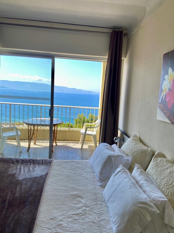 Double Room, Sea View | In-room safe, desk, free WiFi, bed sheets - Sun Beach Hôtel (Ajaccio)