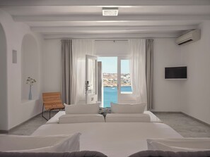 Executive One Bedroom Suite, Sea View and Hot Tub | Hypo-allergenic bedding, down comforters, pillowtop beds, minibar - Pietra e Mare - Mykonos Moments by Mr and Mrs White (Mykonos)