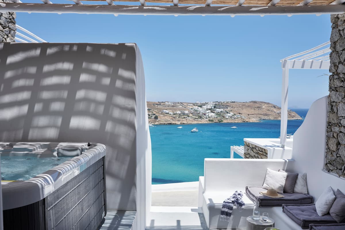 Executive One Bedroom Suite, Sea View and Hot Tub | Private spa tub