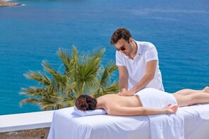 Kroppsbehandlinger, hydroterapi, aromaterapi og dypvevsmassasje