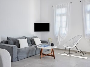 Honeymoon Suite with Heated Jetted Tub and Sea View | Living area | 32-inch Smart TV with cable channels