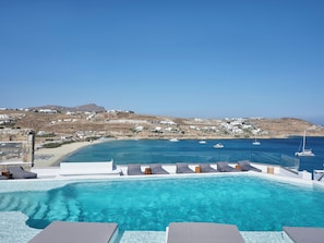 Piscine extérieure (ouverte en saison), cabanons gratuits