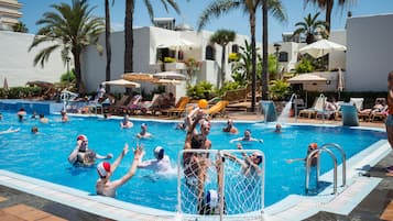 2 outdoor pools