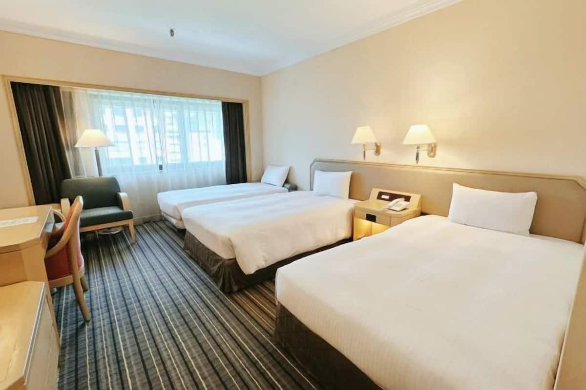 1 bedroom, in-room safe, blackout curtains, soundproofing