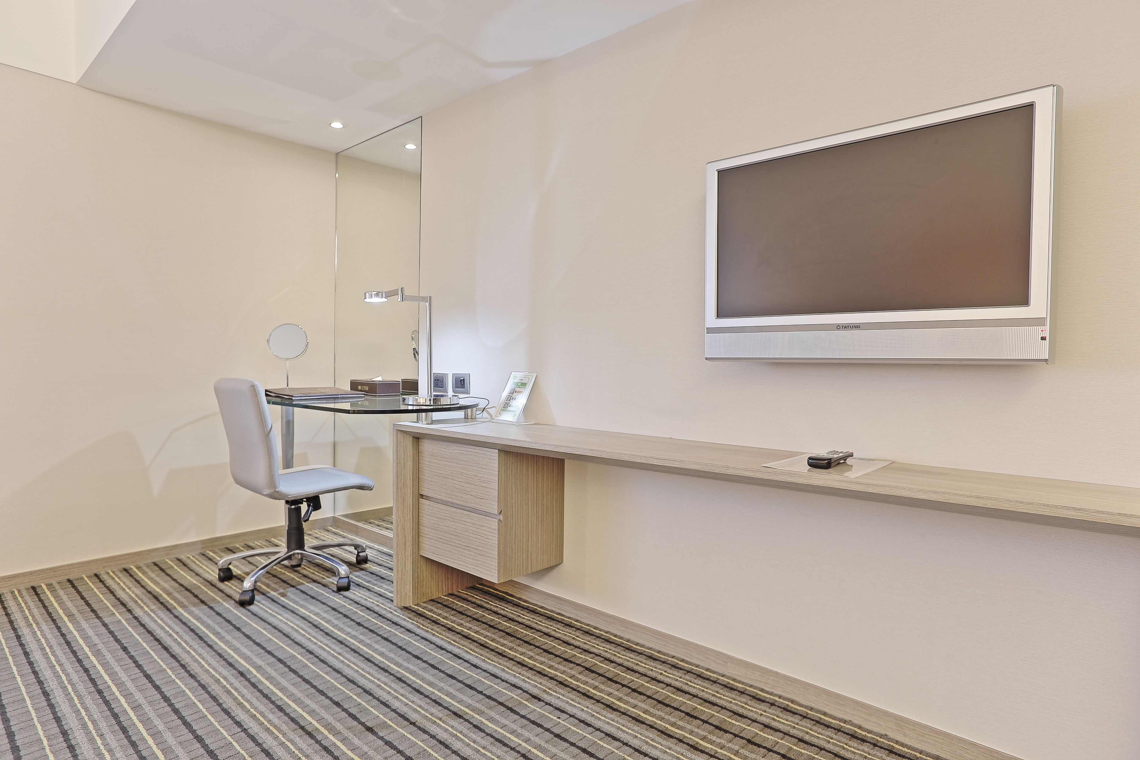 Executive Twin Room (with Extra Bed) | In-room safe, blackout drapes, soundproofing, bed sheets