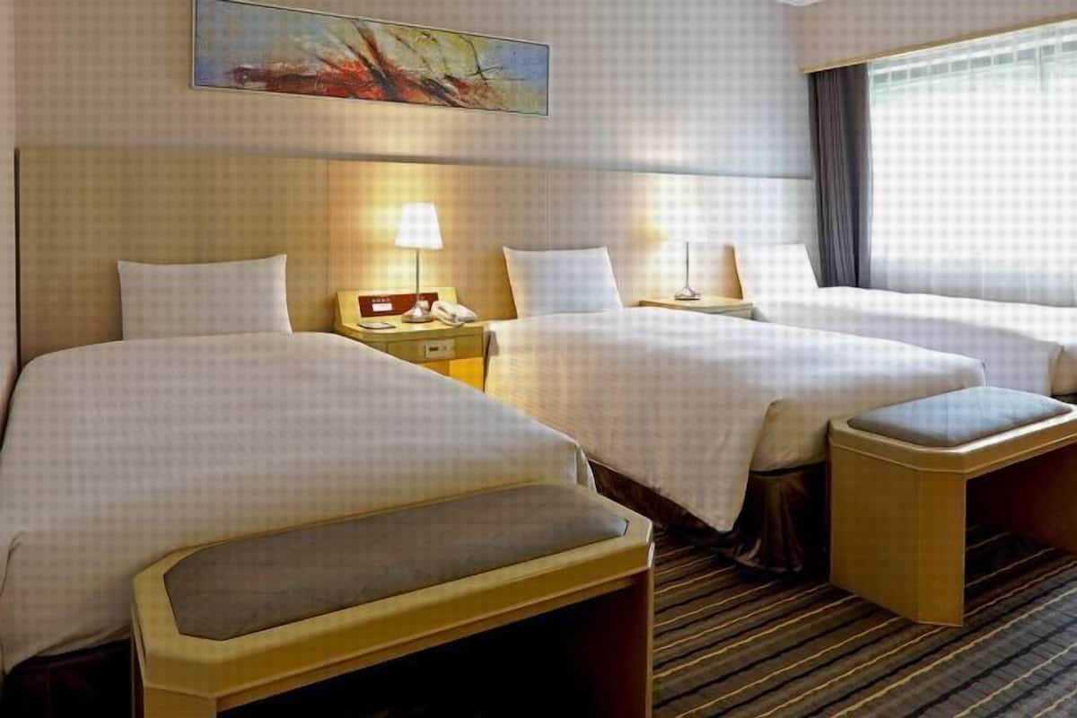 1 bedroom, in-room safe, blackout curtains, soundproofing