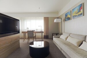 In-room safe, blackout curtains, soundproofing, bed sheets