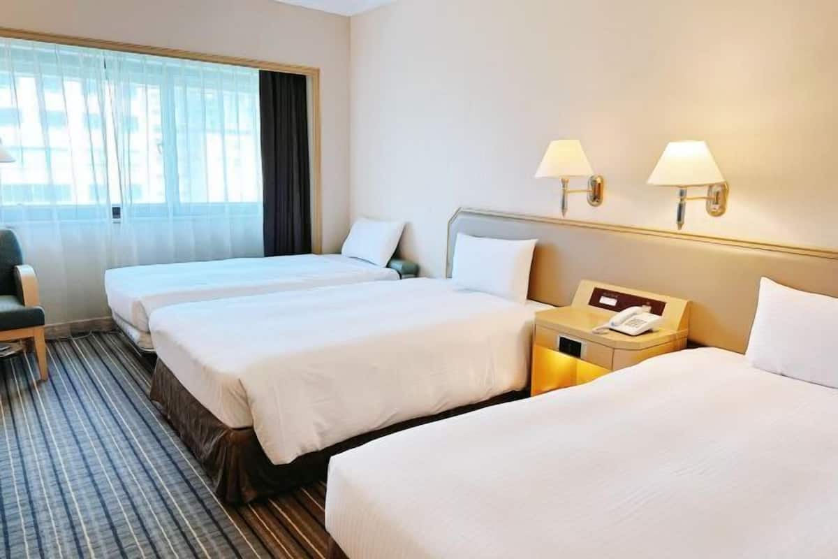 1 bedroom, in-room safe, blackout curtains, soundproofing