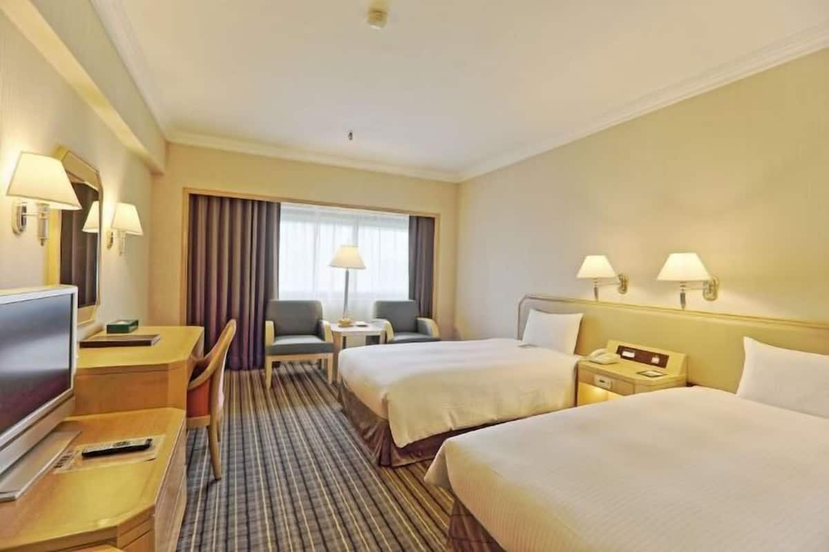 1 bedroom, in-room safe, blackout curtains, soundproofing