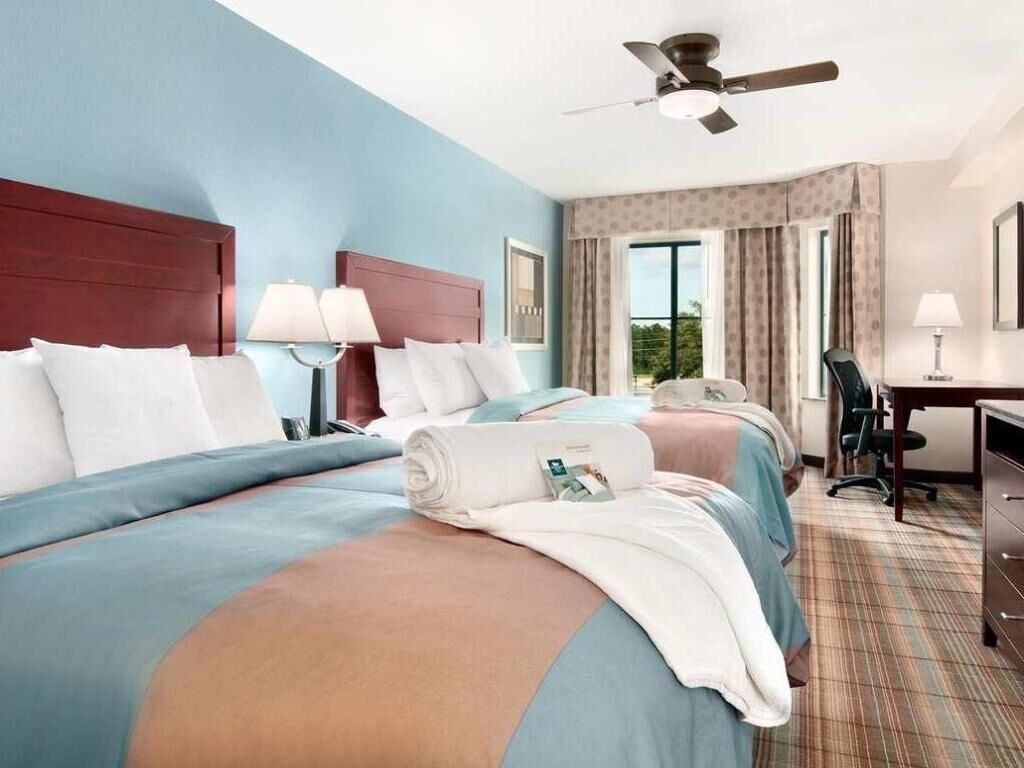 Egyptian cotton sheets, hypo-allergenic bedding, in-room safe, desk