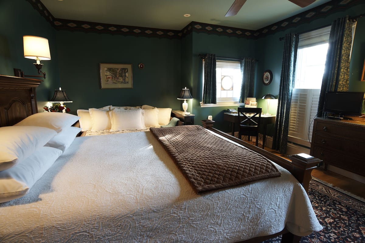 Superior Room, 1 Queen Bed, Non Smoking, City View