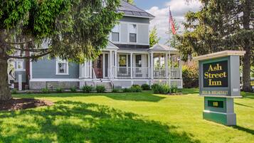 Pintu masuk properti