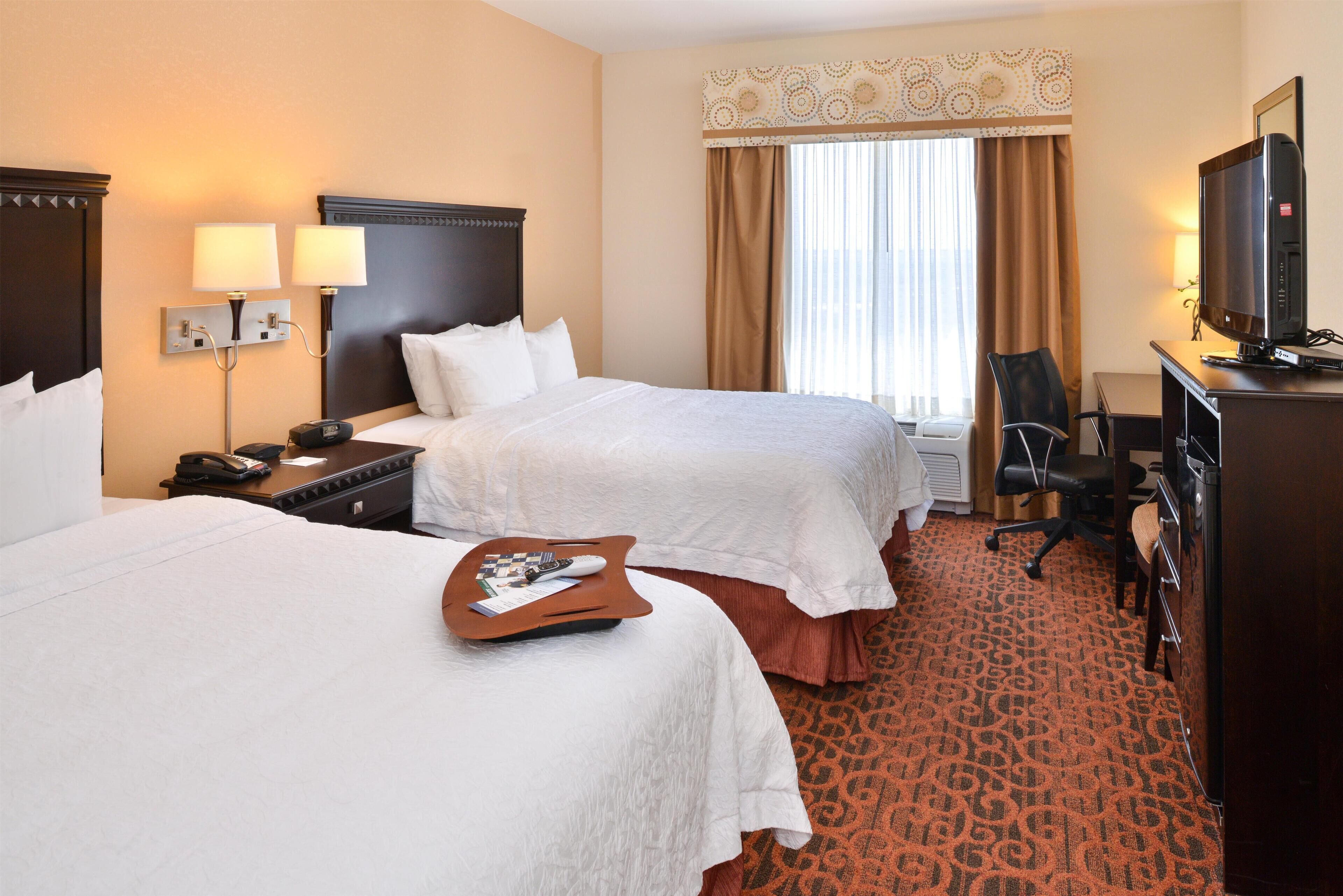 Zimmersafe, Bügeleisen/Bügelbrett, kostenlose Babybetten