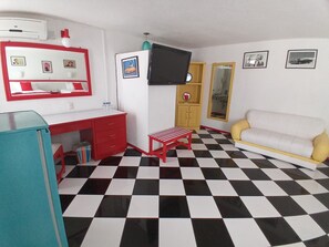 Junior Room, 2 Double Beds | Down comforters, in-room safe, individually decorated, desk - Hotel Medrano (Aguascalientes)