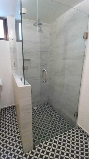 Chambre Junior, 2 lits doubles | Salle de bain