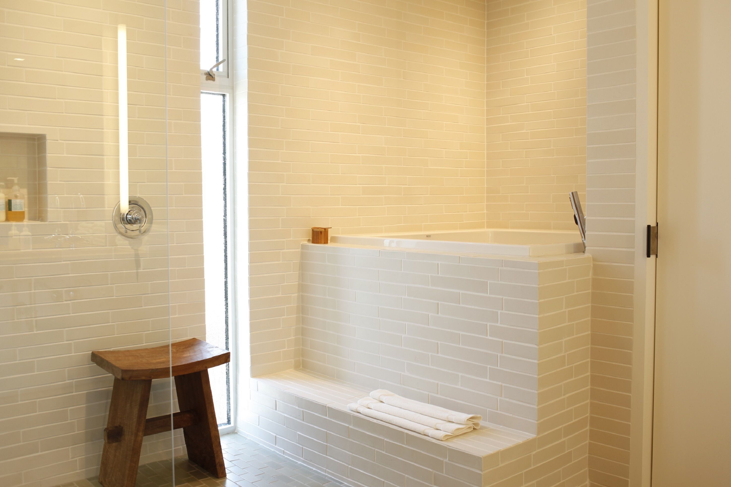 deep-soaking bathtub