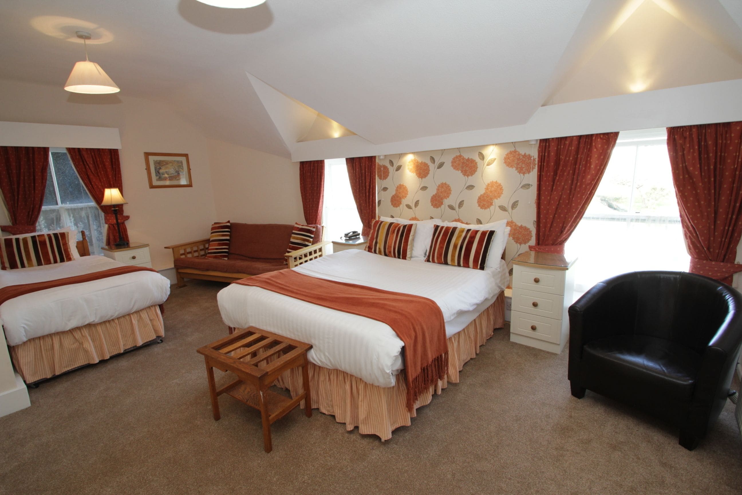 family room, 1 bedroom | 1 bedroom, individually decorated, individually furnished, free wifi