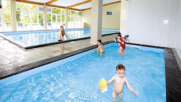 Indoor pool, sun loungers