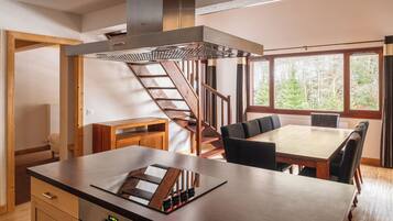 Apartment, 4 Bedrooms | Private kitchen | Fridge, microwave, coffee/tea maker, electric kettle