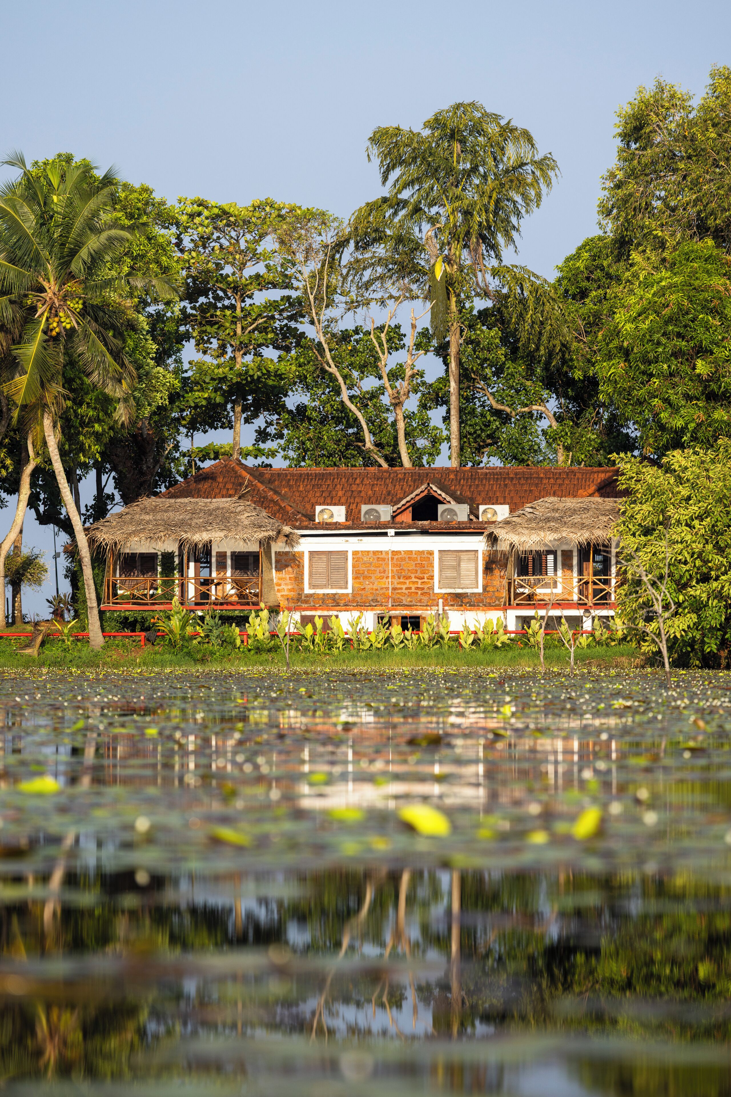 Lake Front Pool View | Ropa de cama de alta calidad y minibar 