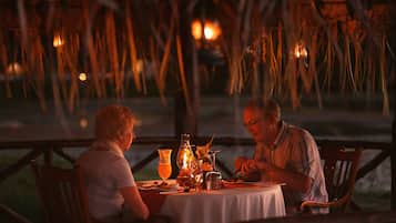 2 restaurants, breakfast, lunch, dinner served; Indian cuisine
