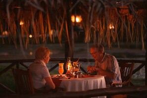 2 restaurants, breakfast, lunch, dinner served; Indian cuisine 