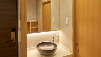 Economy Twin Room | Down comforters, free WiFi