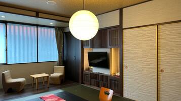 Economy Quadruple Room | Down comforters, free WiFi