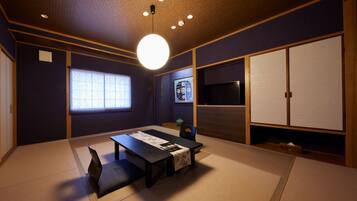 Economy Triple Room | Down comforters, free WiFi