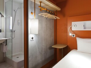 Twin Room, 2 Single Beds | Desk, blackout curtains, free cots/infant beds, free WiFi - ibis budget Chilly Mazarin Les Champarts (Chilly-Mazarin)