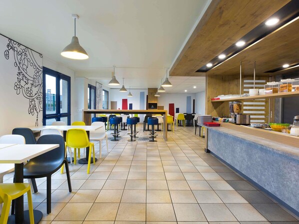 Petit déjeuner buffet servi tous les jours en supplément