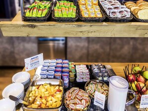 Daily buffet breakfast for a fee - ibis budget Chilly Mazarin Les Champarts (Chilly-Mazarin)