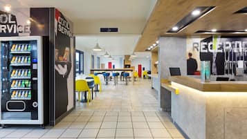 Petit déjeuner buffet servi tous les jours en supplément