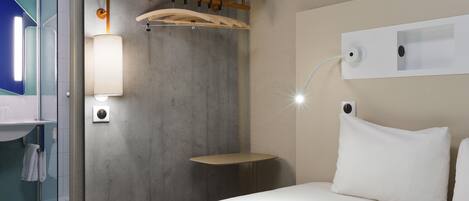 ダブルルーム | デスク、遮光カーテン、ベビーベッド (無料)、WiFi (無料)