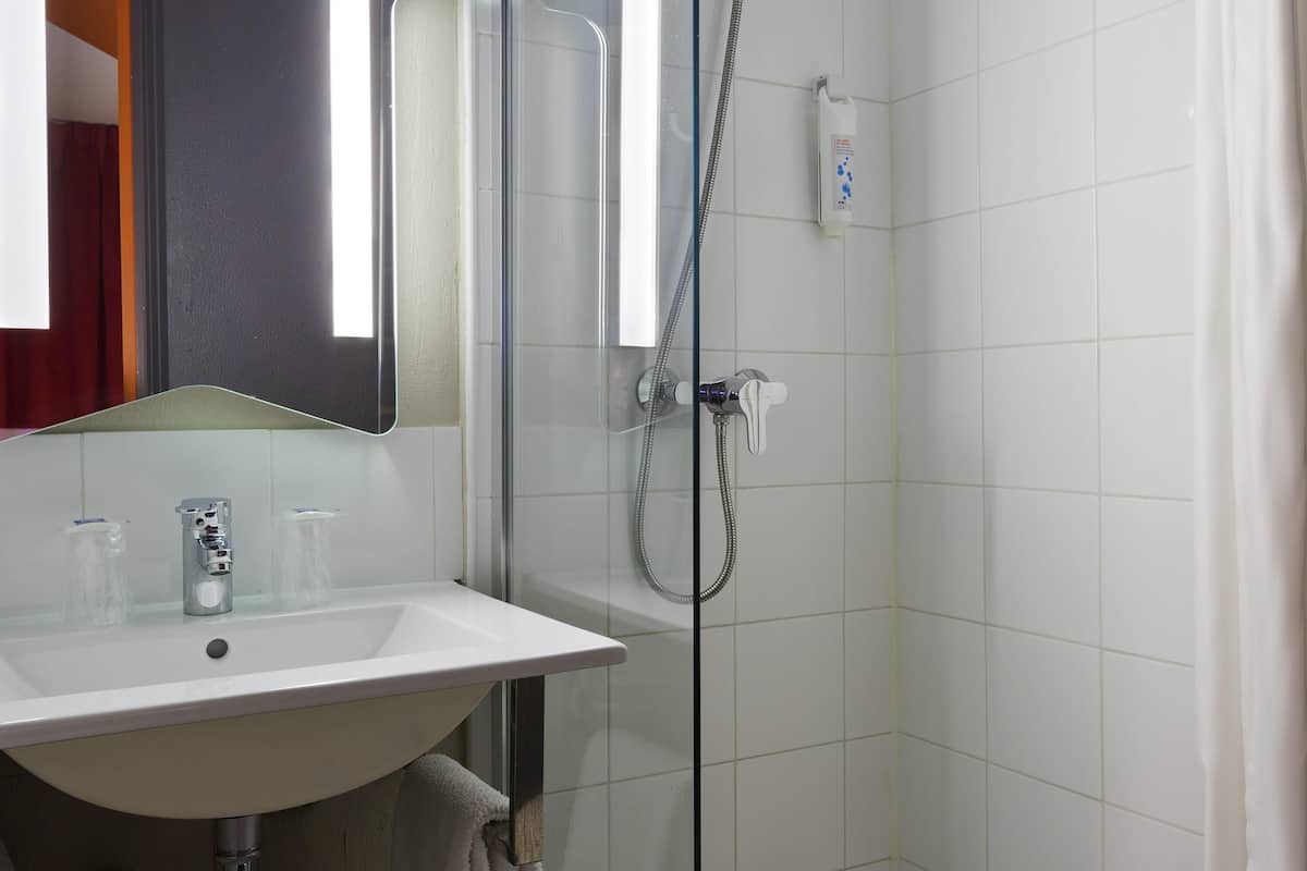 Schreibtisch, Verdunkelungsvorhänge, kostenlose Babybetten