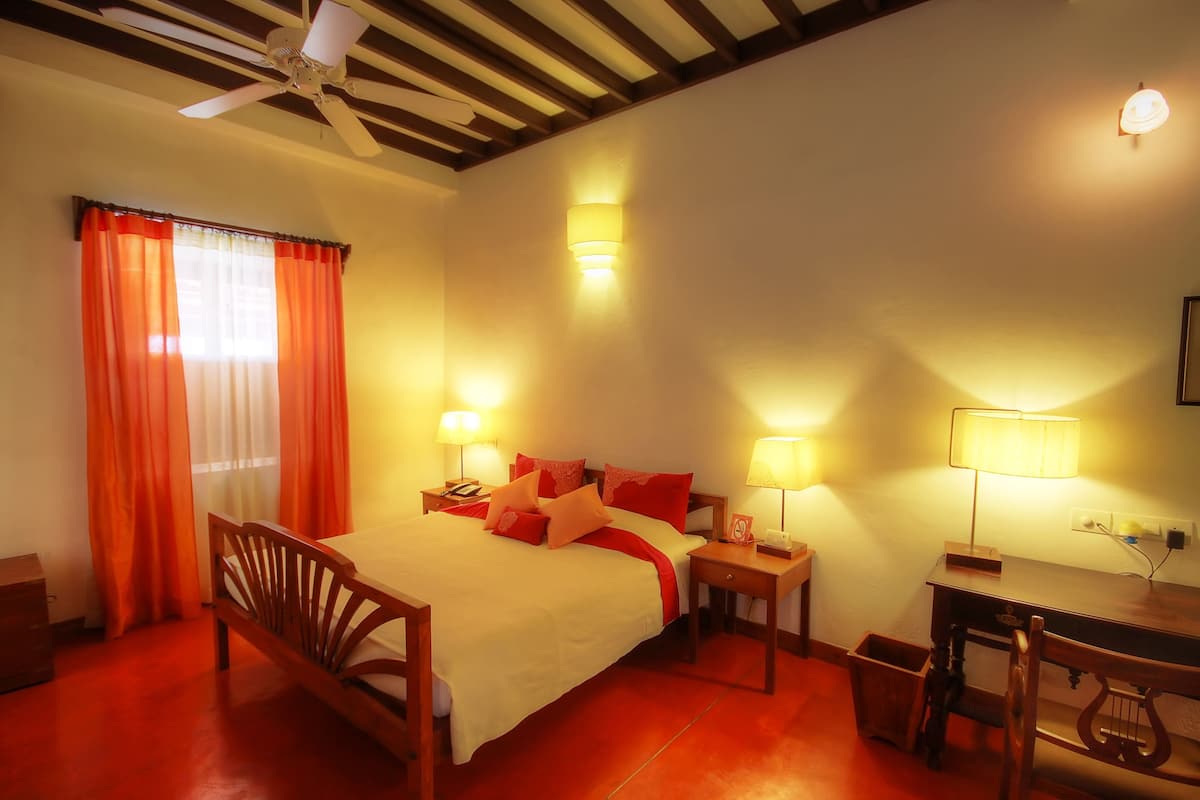 1 bedroom, premium bedding, minibar, desk