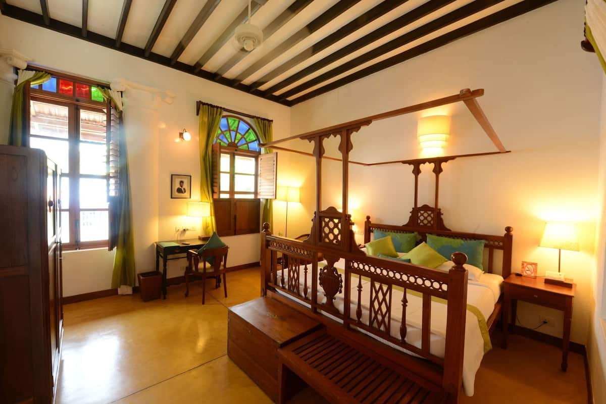 Premium-sengetøj, minibar, skrivebord