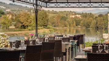 Aperto a colazione e cena, cucina regionale