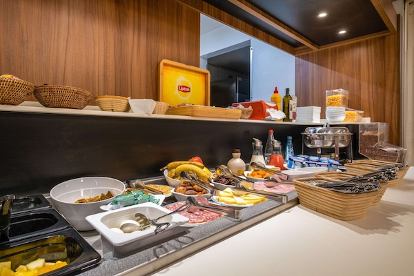 Daily buffet breakfast for a fee
