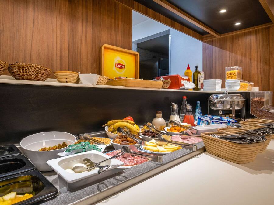 Café da manhã com buffet todos os dias (EUR 11.9 por pessoa)