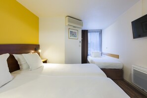 Standard 3 Singles Non Smoking | Memory-foam beds, desk, blackout curtains, soundproofing - Comfort Hotel Etampes (Etampes)