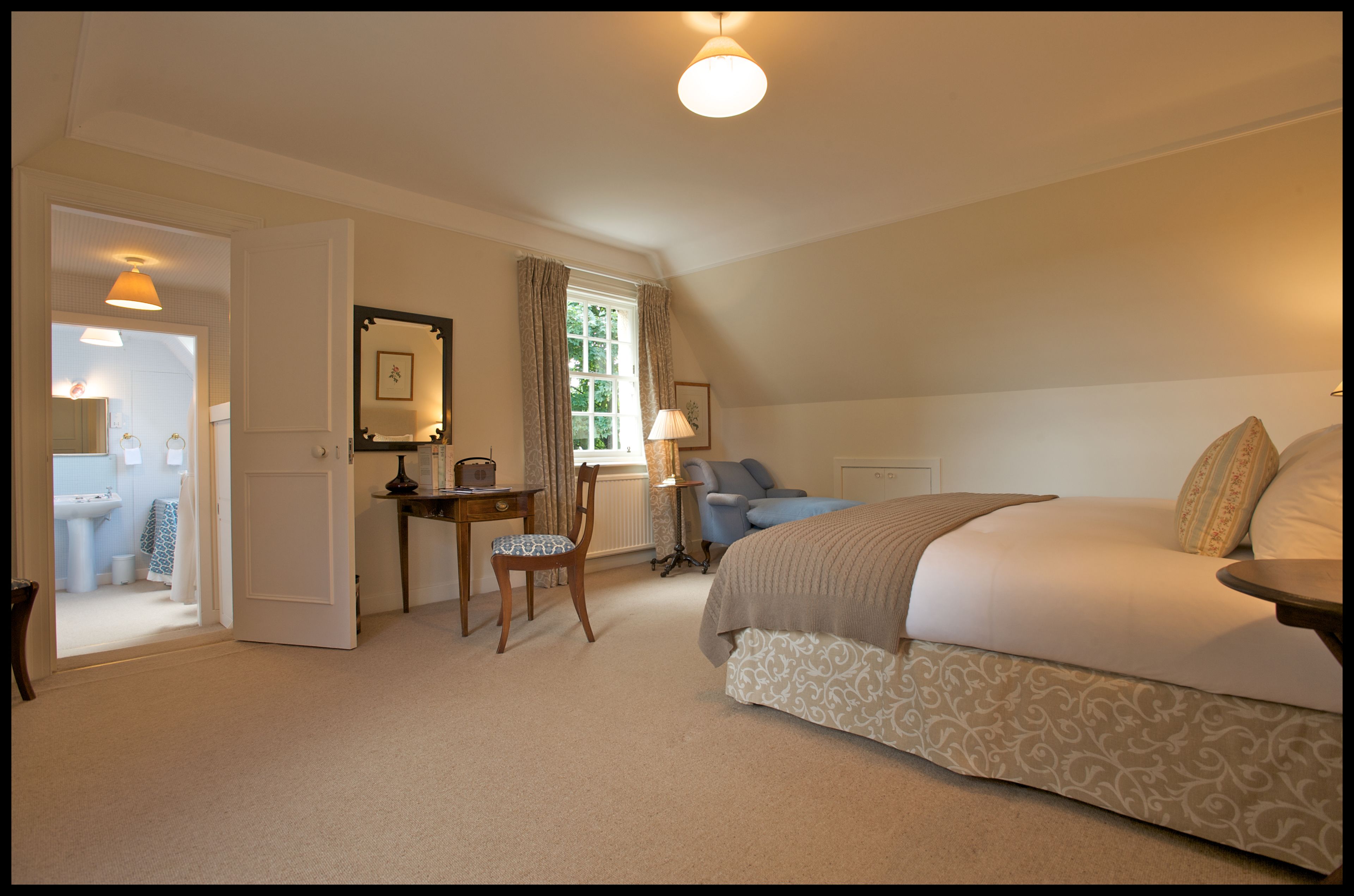 egyptian cotton sheets, premium bedding, in-room safe