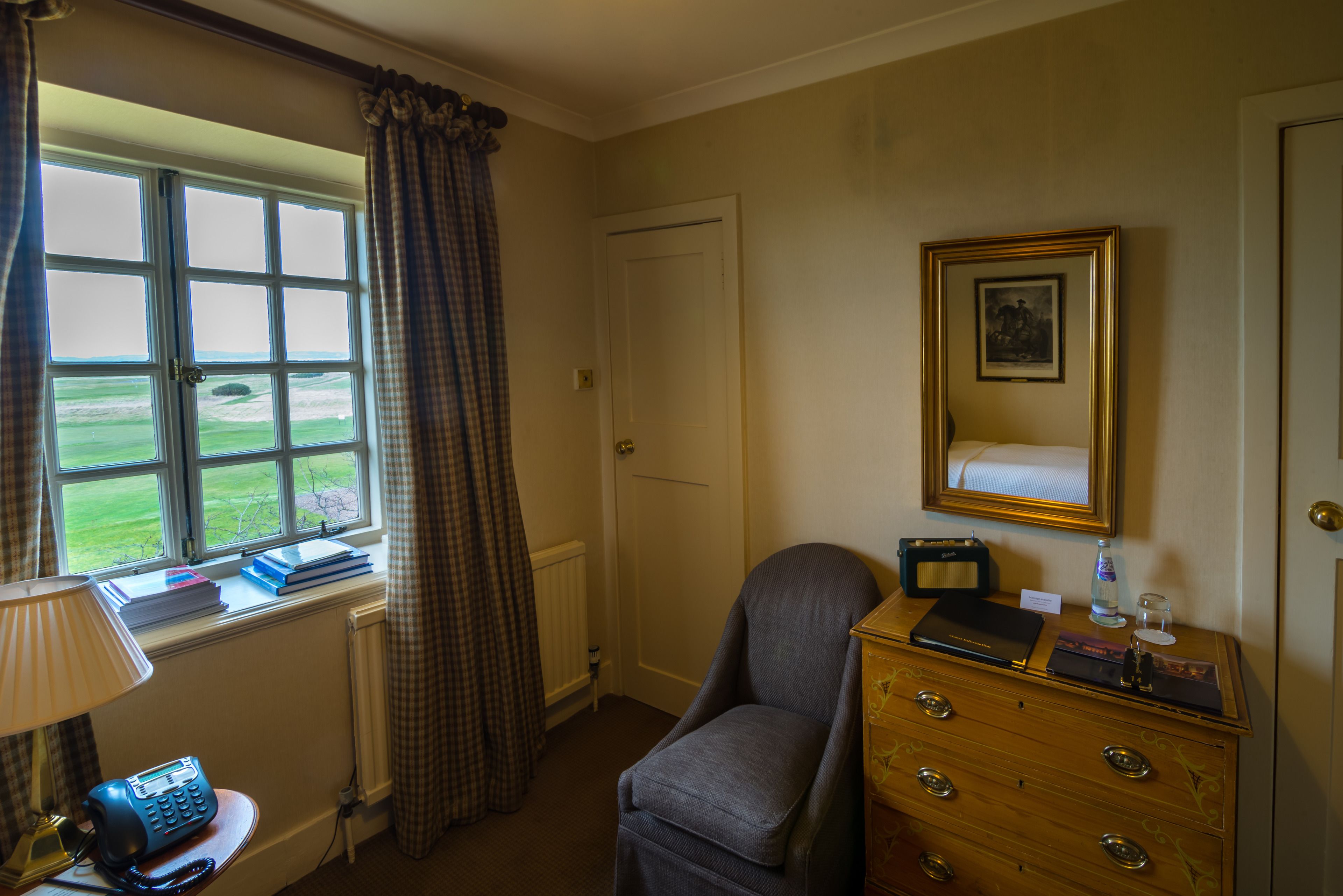 caddies closet single room | egyptian cotton sheets, premium bedding, in-room safe