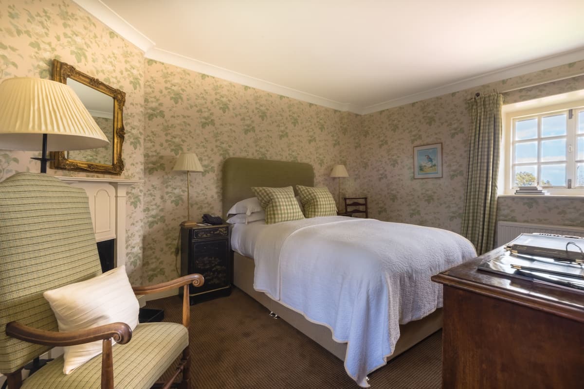 Small Cottage Room | Egyptian cotton sheets, premium bedding, in-room safe